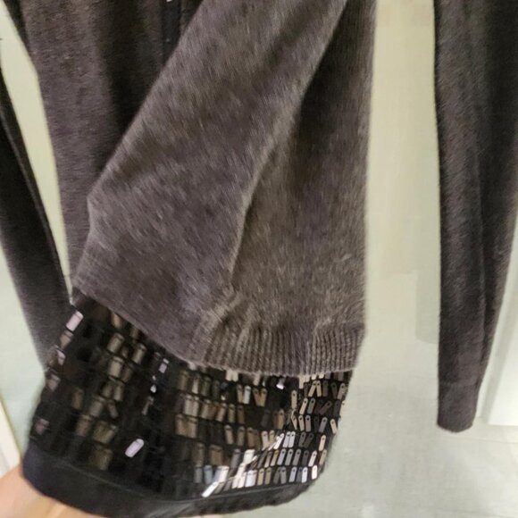Simply Vera Vera Wang Gray Cotton Blend Sweater with Sequin Detail Size S - Picture 3 of 8